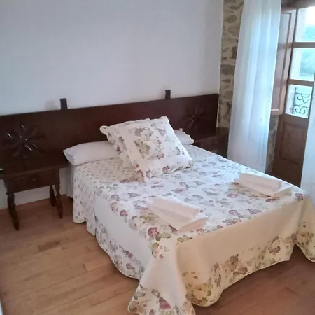 Pazo San Lorenzo- Puebla De 宾馆 特里弗斯