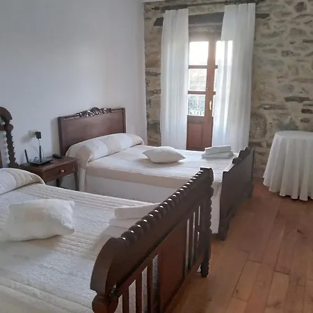 Pazo San Lorenzo- Puebla De 宾馆 特里弗斯