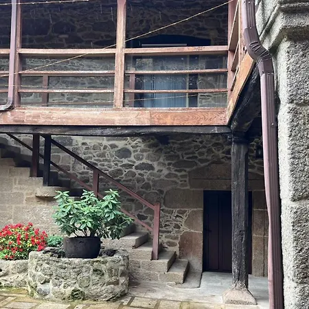 Pazo San Lorenzo- Puebla De * Тривес