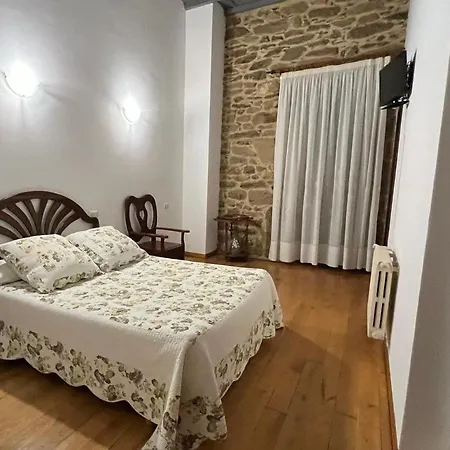 Pazo San Lorenzo- Puebla De 特里弗斯